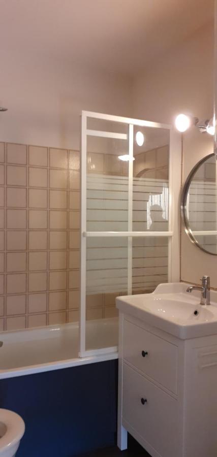 Studio Meuble Cures Thermales Avec Vue Greoux-les-Bains Luaran gambar