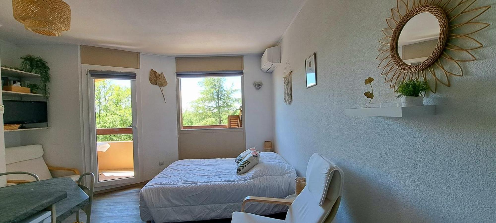 Studio Meuble Cures Thermales Avec Vue Greoux-les-Bains Luaran gambar
