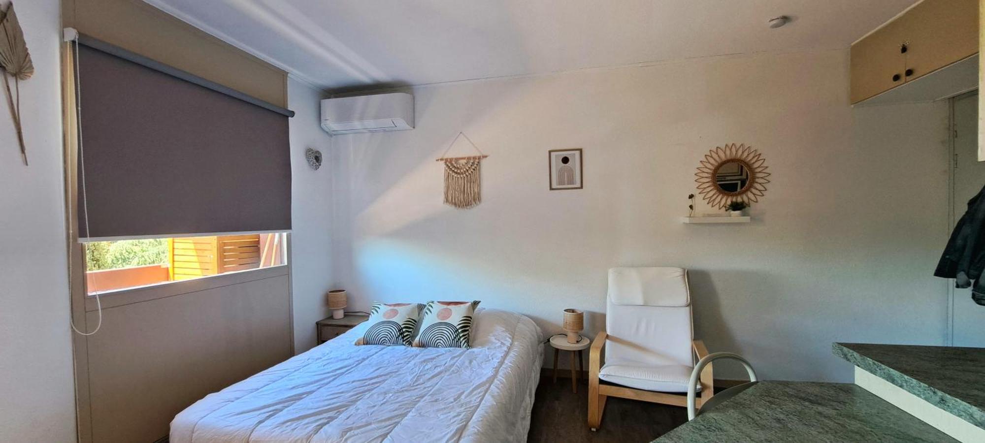 Studio Meuble Cures Thermales Avec Vue Greoux-les-Bains Luaran gambar
